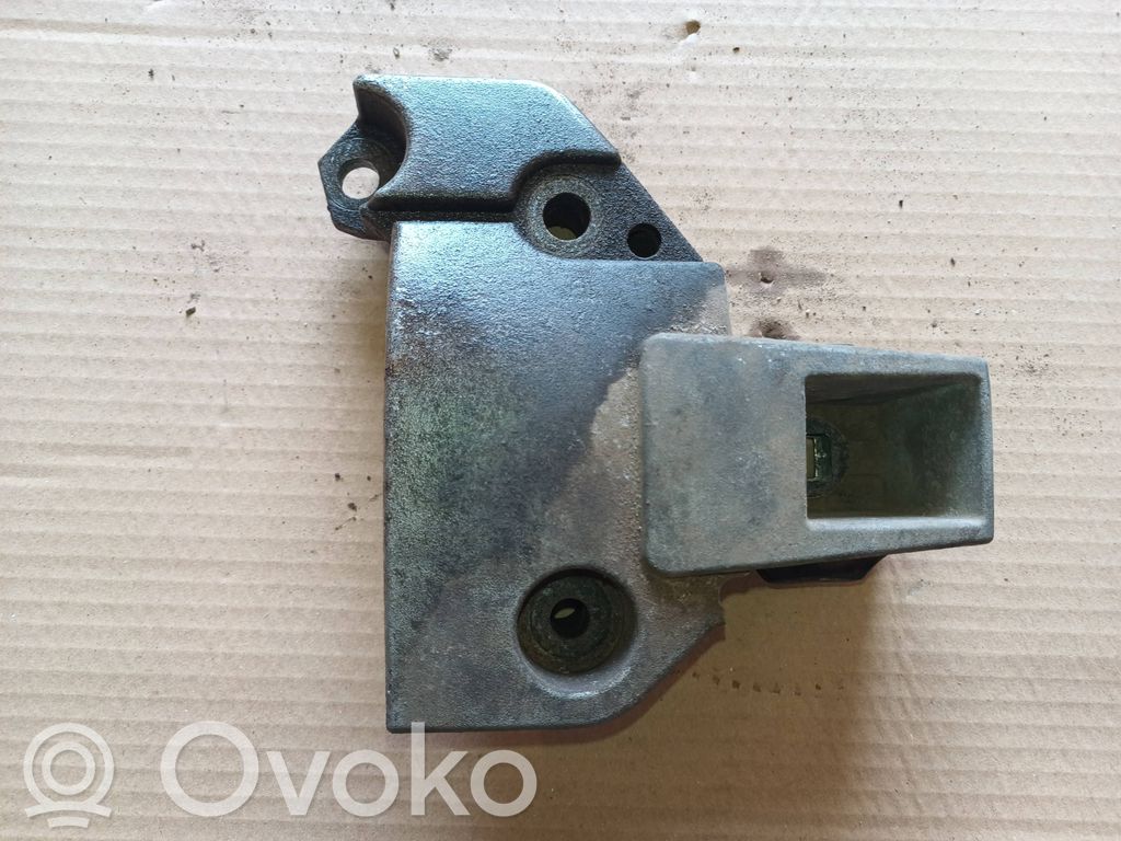 Renault Kangoo I Engine mounting bracket 