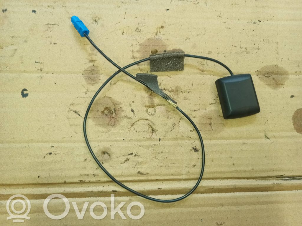 Renault Latitude (L70) GPS-pystyantenni 