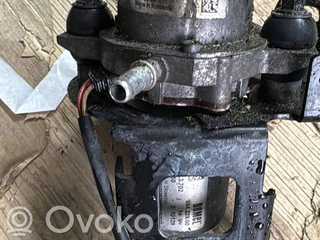 Ford Mondeo MK IV Vacuum pump 
