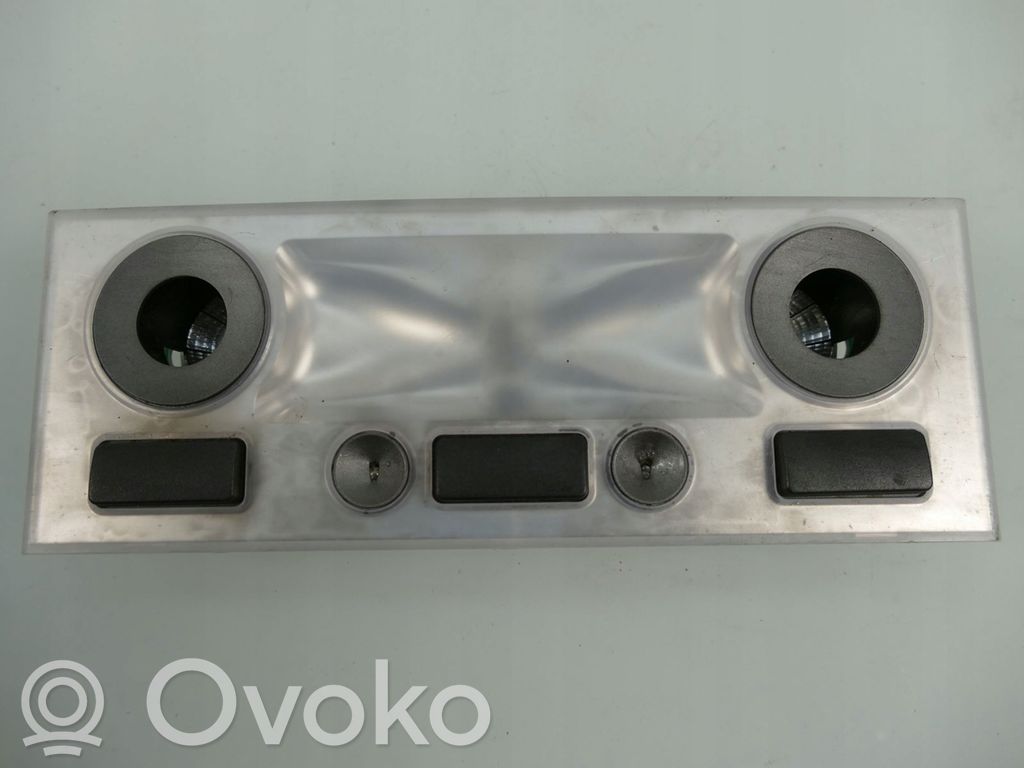 Rear seat light   8379701