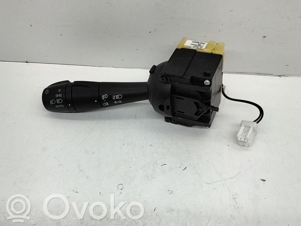 Renault Clio IV Indicator stalk 