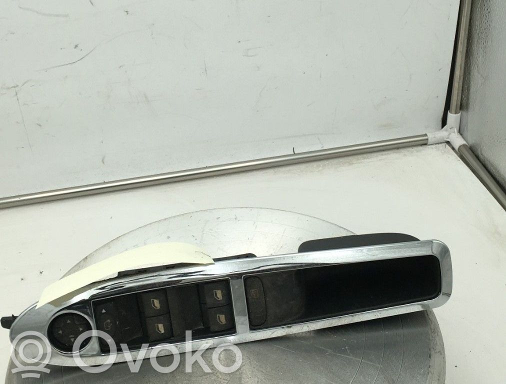 Citroen C4 II Electric window control switch 