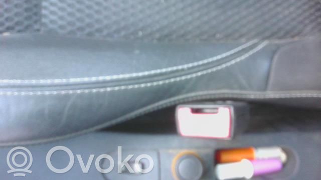 Renault Clio III Gurtschloss vorne 