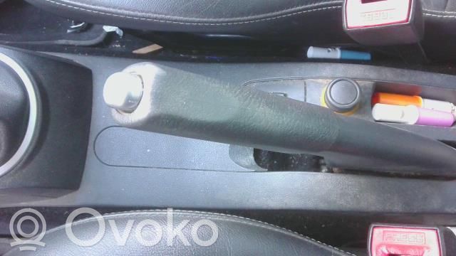 Renault Clio III Guarnición de la palanca de freno/estacionamiento 