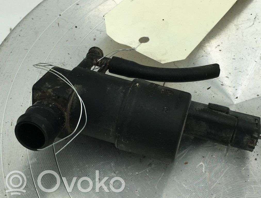 Renault Kangoo II Windscreen/windshield washer pump 