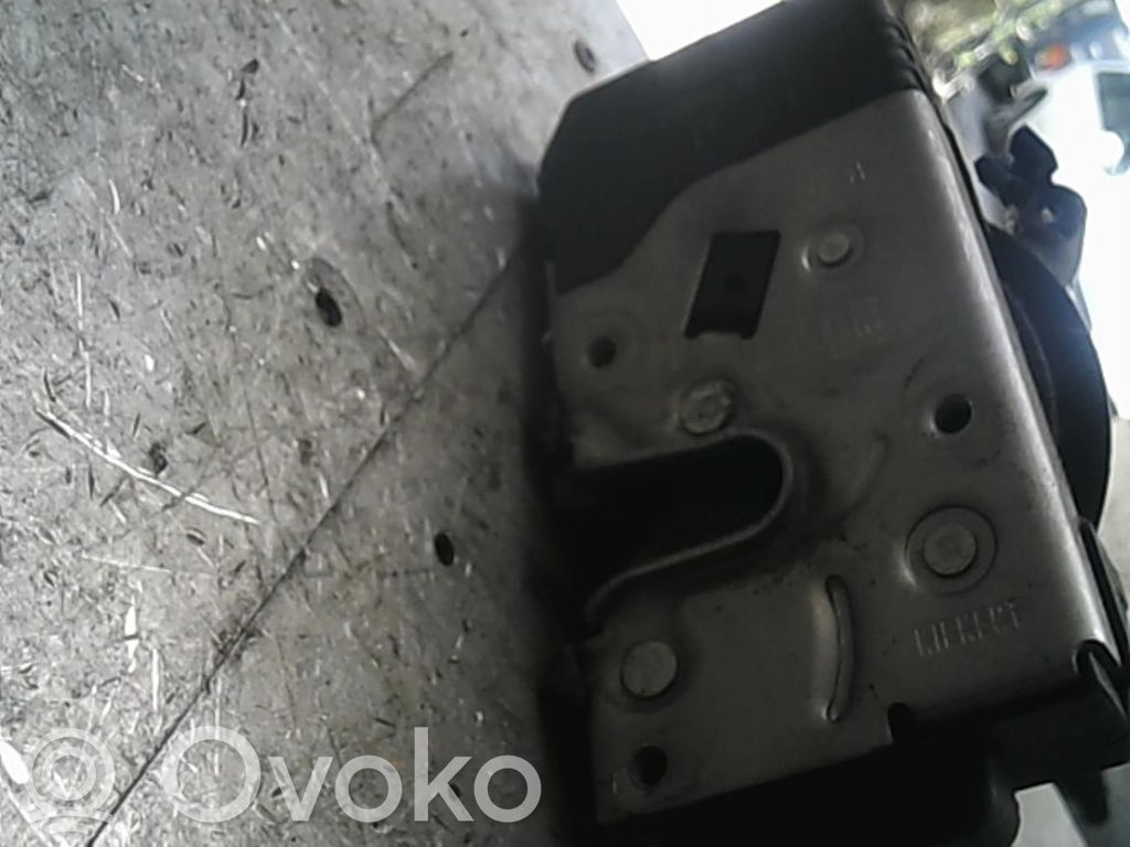 Renault Trafic II (X83) Zamek drzwi przednich 