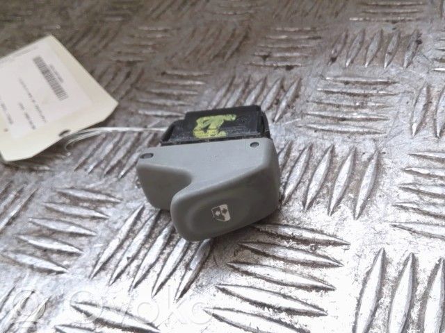 Renault Twingo I Electric window control switch 