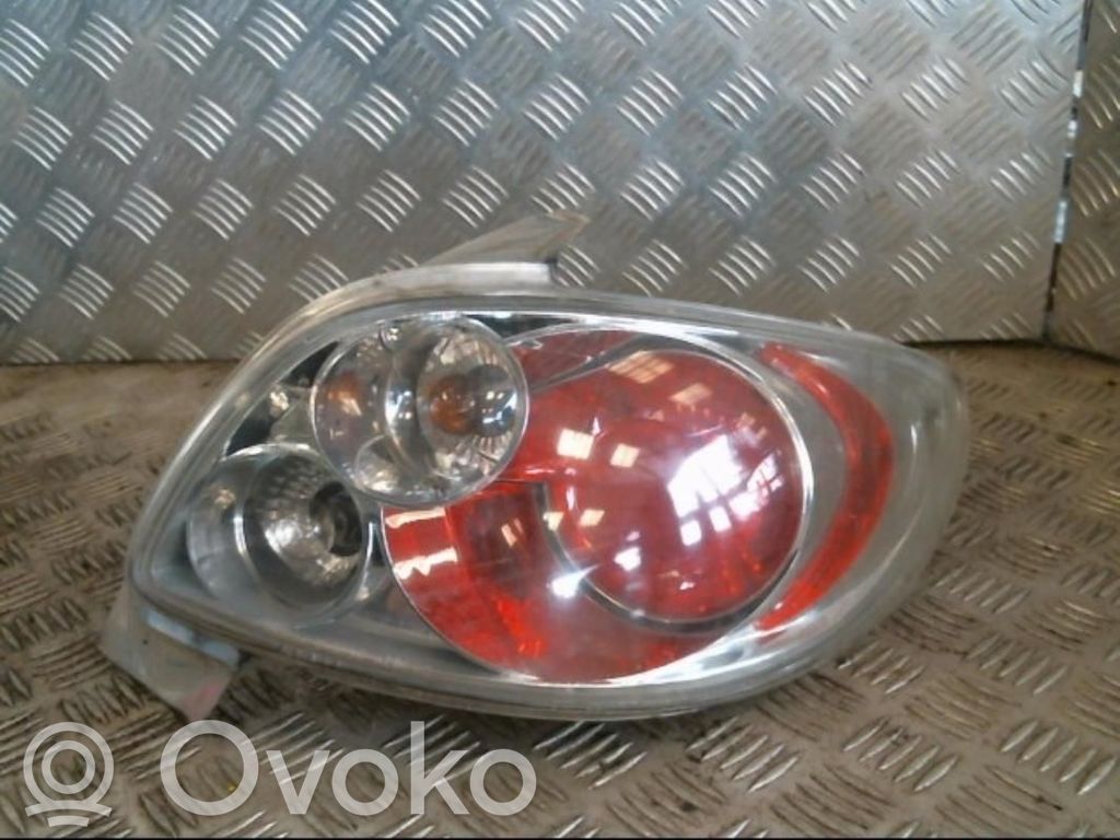 Peugeot 206 Aizmugurējais lukturis virsbūvē 