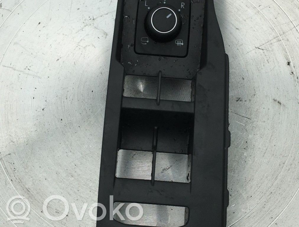 Volkswagen Polo VI Wing mirror switch 