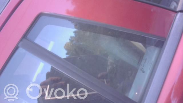 Dodge Caliber Ventanilla de ventilación de la puerta trasera 