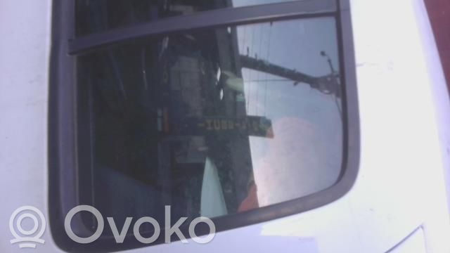 Ventanilla de ventilación de la puerta trasera   7700842895