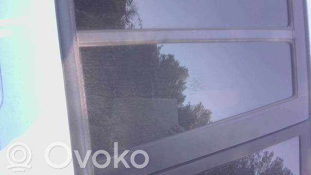 Ventanilla de ventilación de la puerta trasera   7337309010