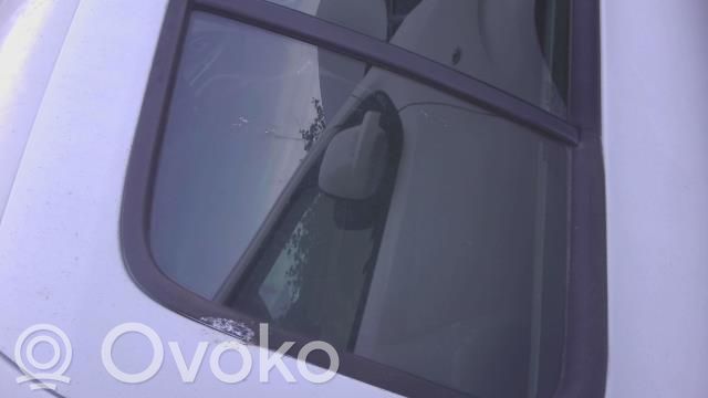 Renault Clio II Ventanilla de ventilación de la puerta trasera 