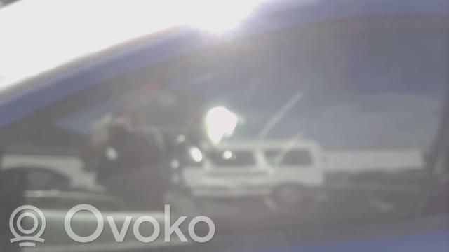 Ford Focus priekšējo durvju stikls (četrdurvju mašīnai) 