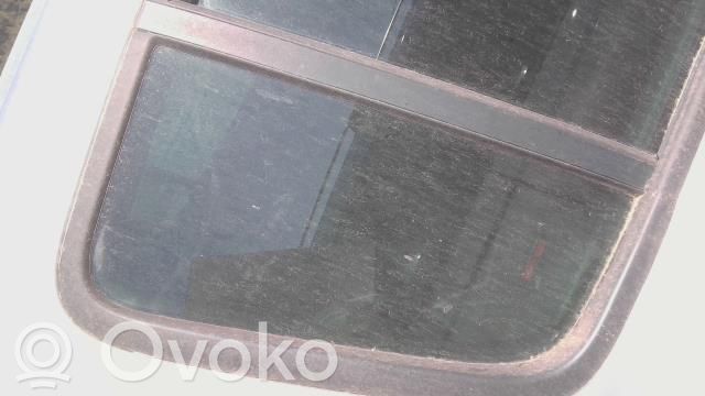 Renault Clio III Rear vent window glass 