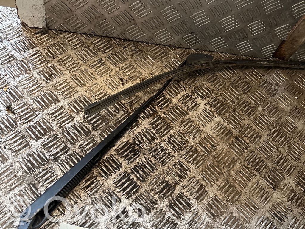 Toyota Corolla E120 E130 Front wiper blade arm 