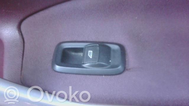 Ford Fiesta Przyciski szyb 