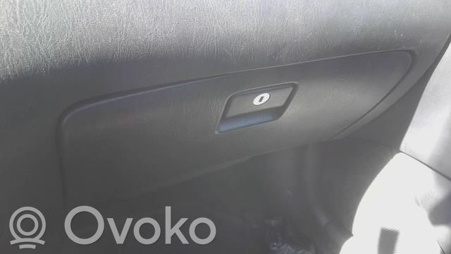 Toyota Corolla E120 E130 Daiktadėžės (bordačioko) komplektas 