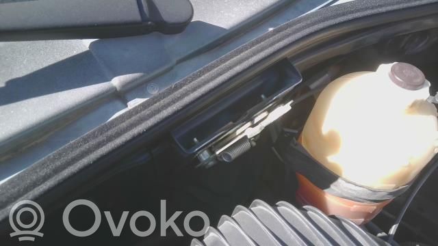 Renault Clio I Dzinēja pārsega slēdzene 