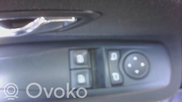 Renault Megane III Interruptor del elevalunas eléctrico 