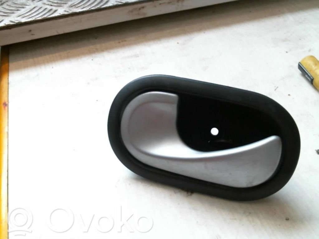 Renault Twingo II Manecilla interna puerta delantera 