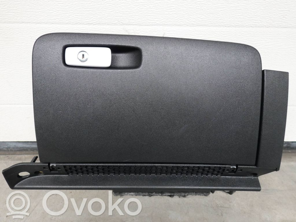 Audi A1 Daiktadėžė 