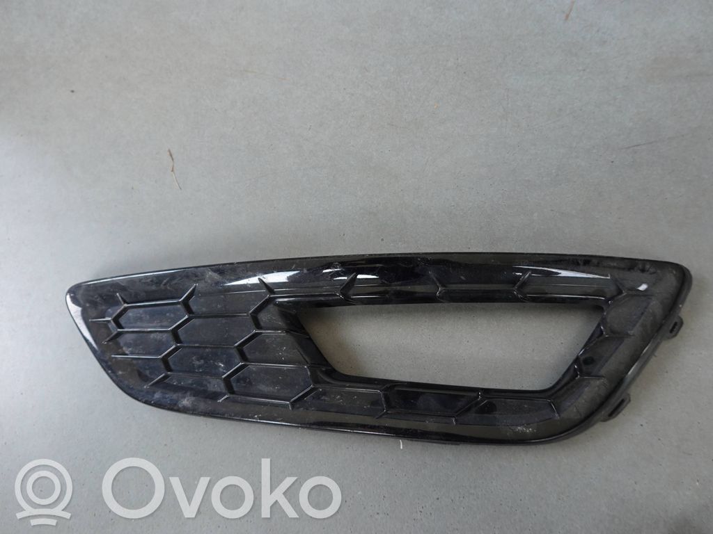 Ford Focus Etusumuvalon ritilä 