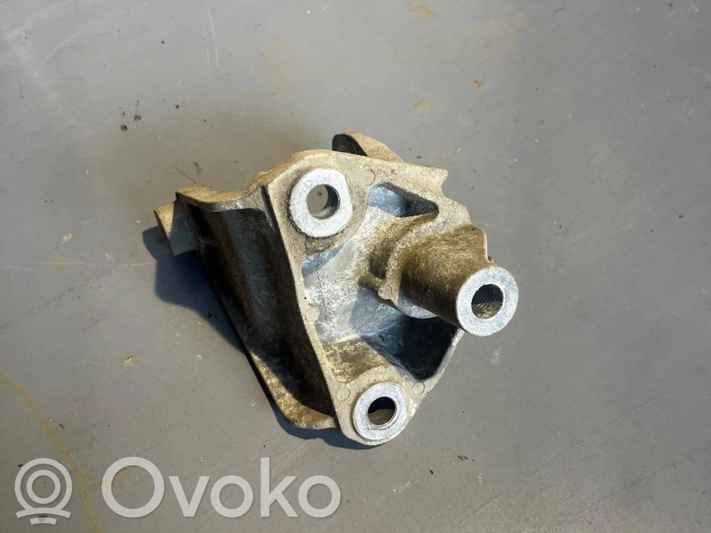 Opel Insignia A Engine mounting bracket 