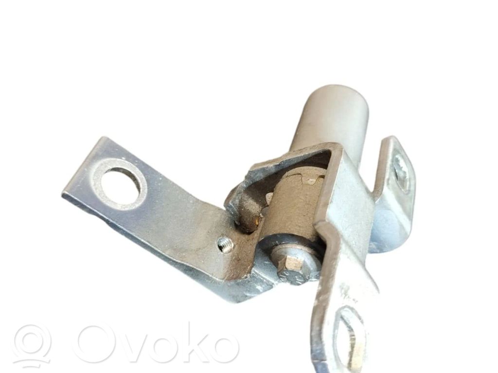 Bisagra inferior de la puerta trasera   A046575