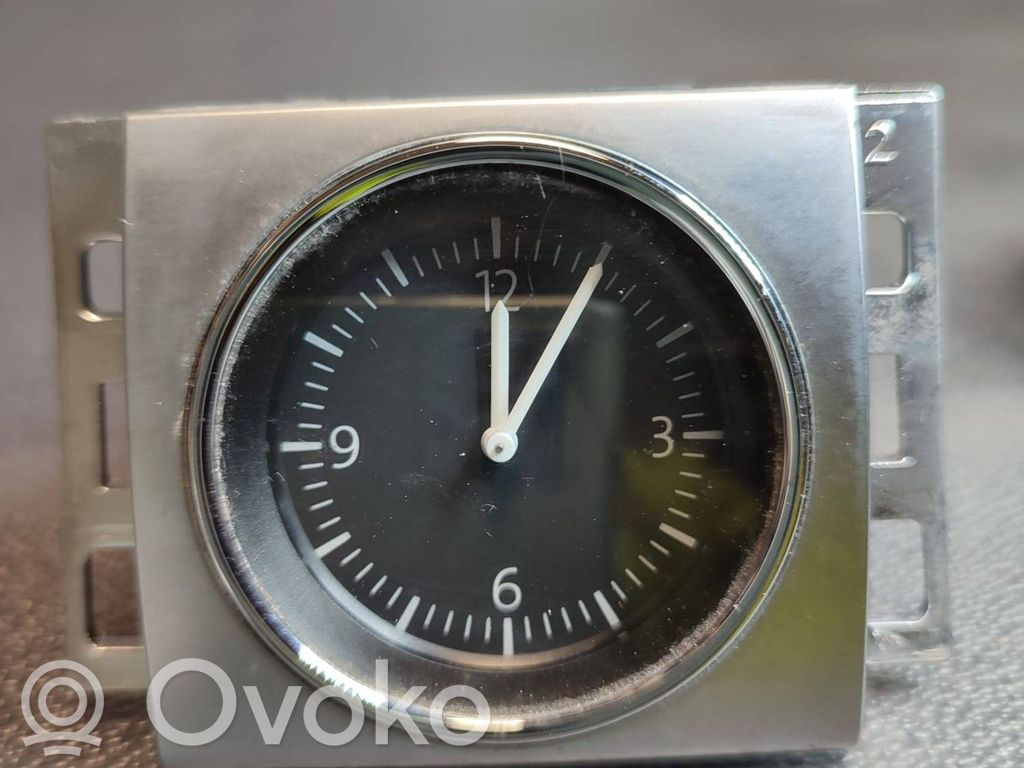 Volkswagen PASSAT B7 Clock 