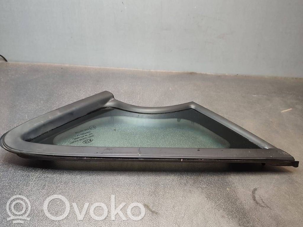 KIA Ceed Front triangle window/glass 