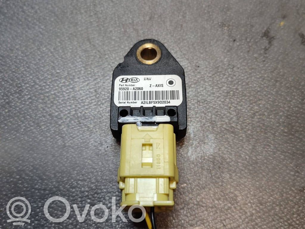 Sensor impacto/accidente para activar Airbag   95930A2060