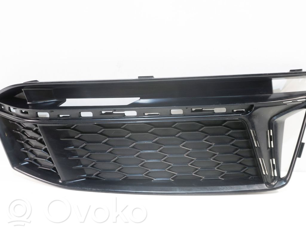 Audi A4 S4 B9 8W Kratka dolna zderzaka przedniego 