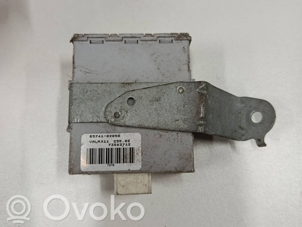 Toyota Corolla Verso AR10 Door central lock control unit/module 