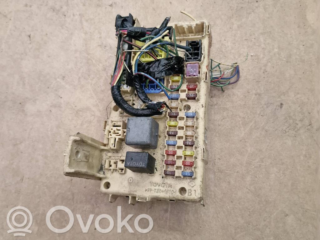 Toyota Avensis T250 Fuse module 