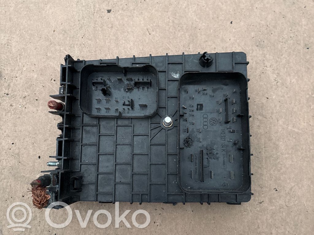 Audi A3 S3 8P Saugiklių dėžė (komplektas) 