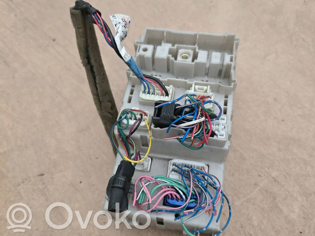 Toyota RAV 4 (XA20) Juego de caja de fusibles 
