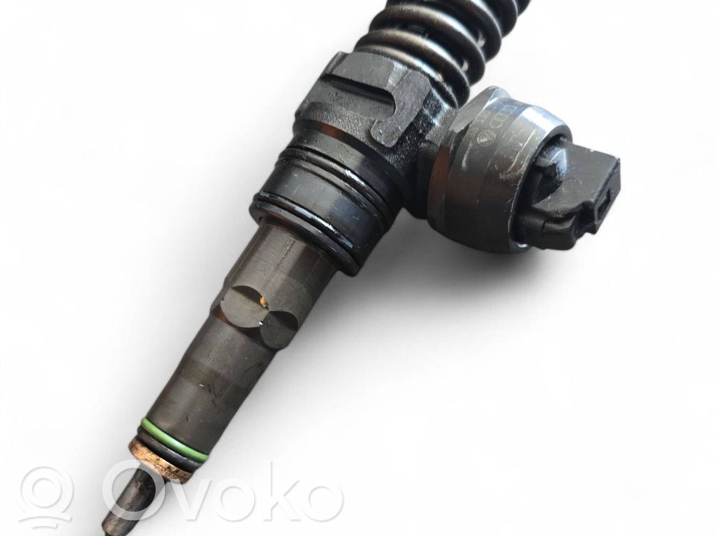 Inyector de combustible   038130073BE
