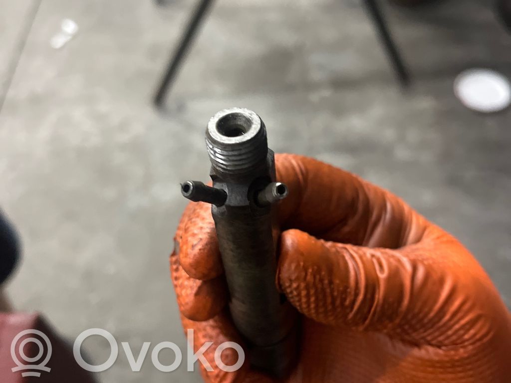 Inyector de combustible   038130202A