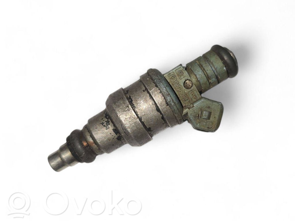 Inyector de combustible   037906031C