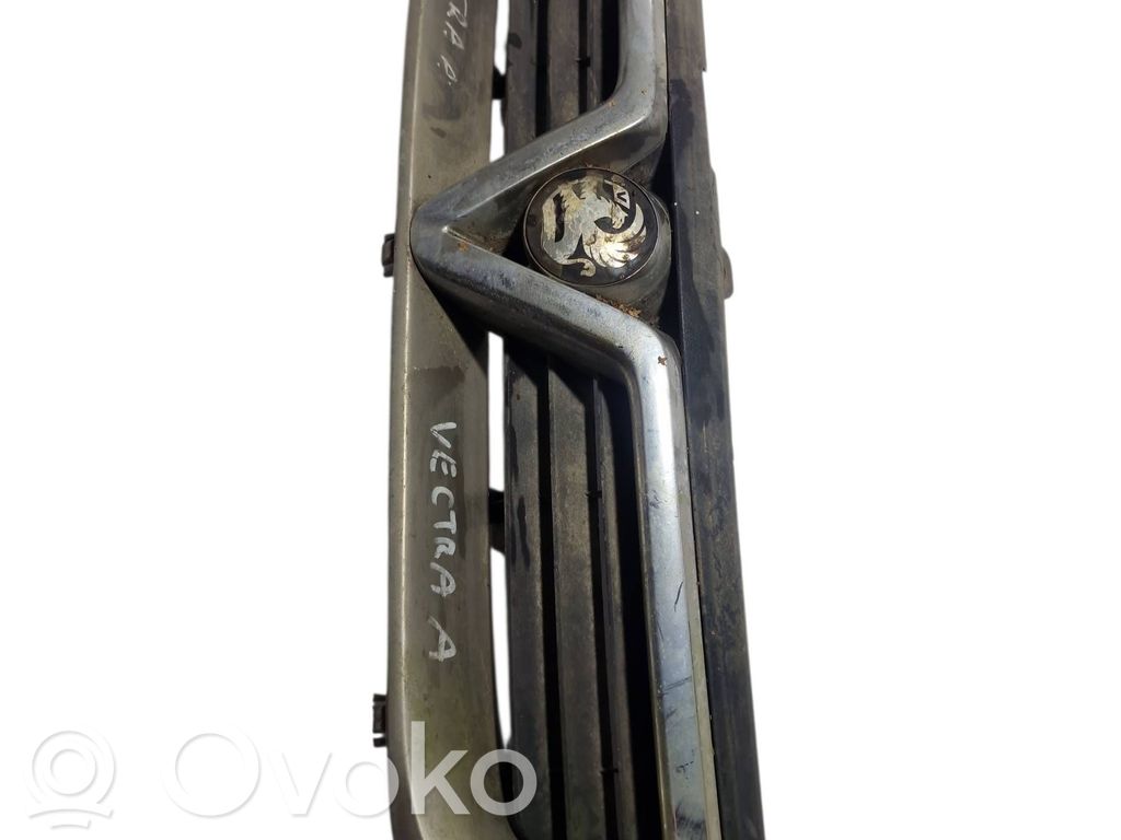 Opel Vectra B Griglia anteriore 