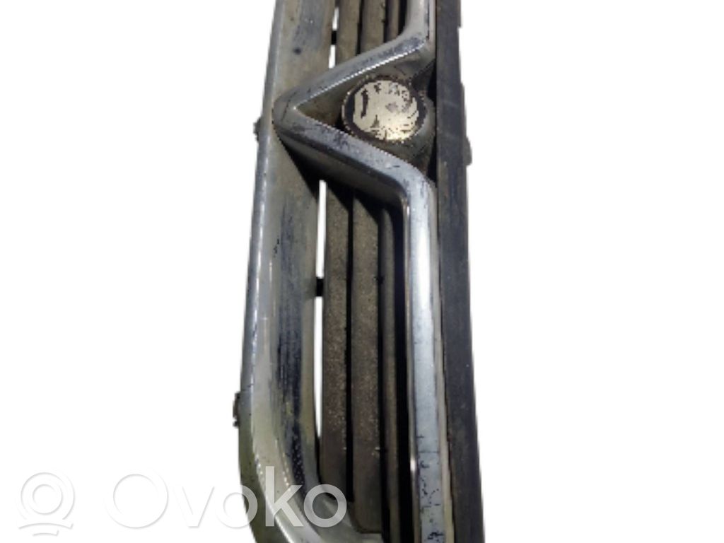 Opel Vectra B Griglia anteriore 
