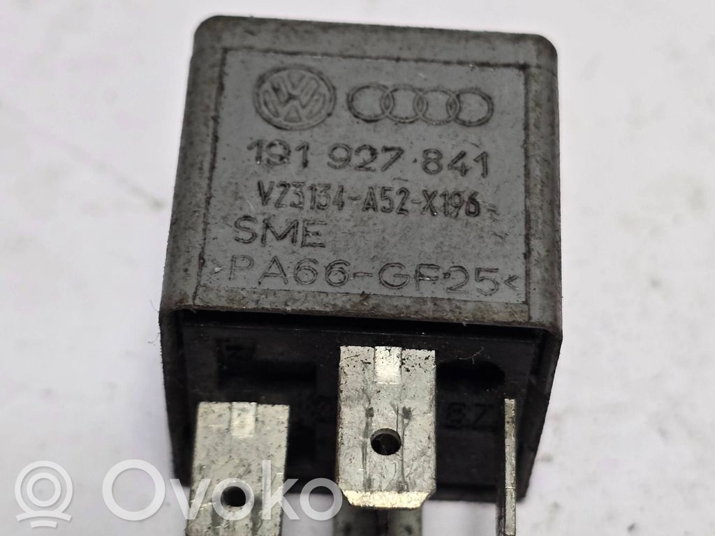 Audi A4 S4 B5 8D Muu rele 