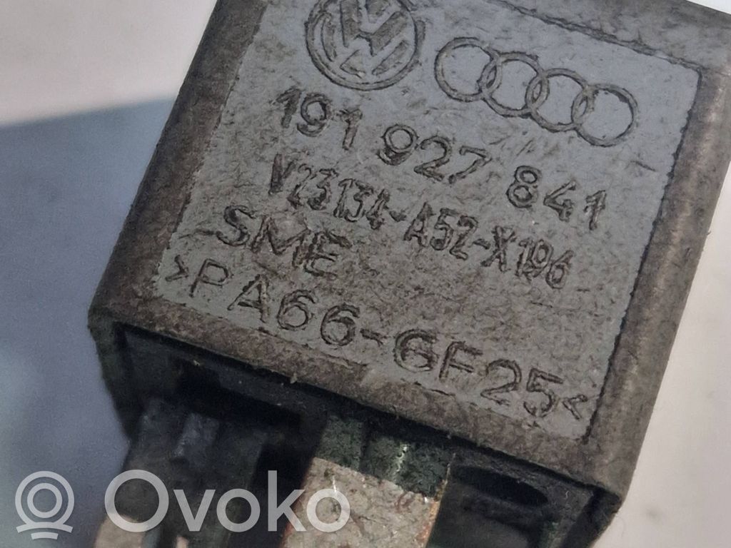 Audi A4 S4 B5 8D Muu rele 
