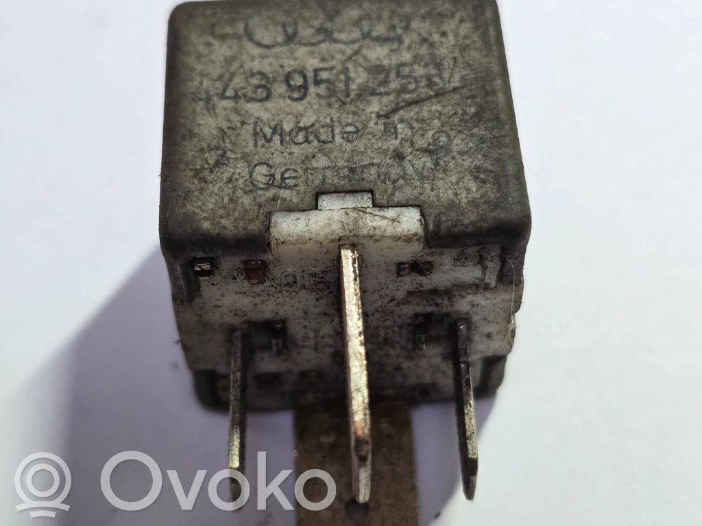 Audi A4 S4 B5 8D Muu rele 