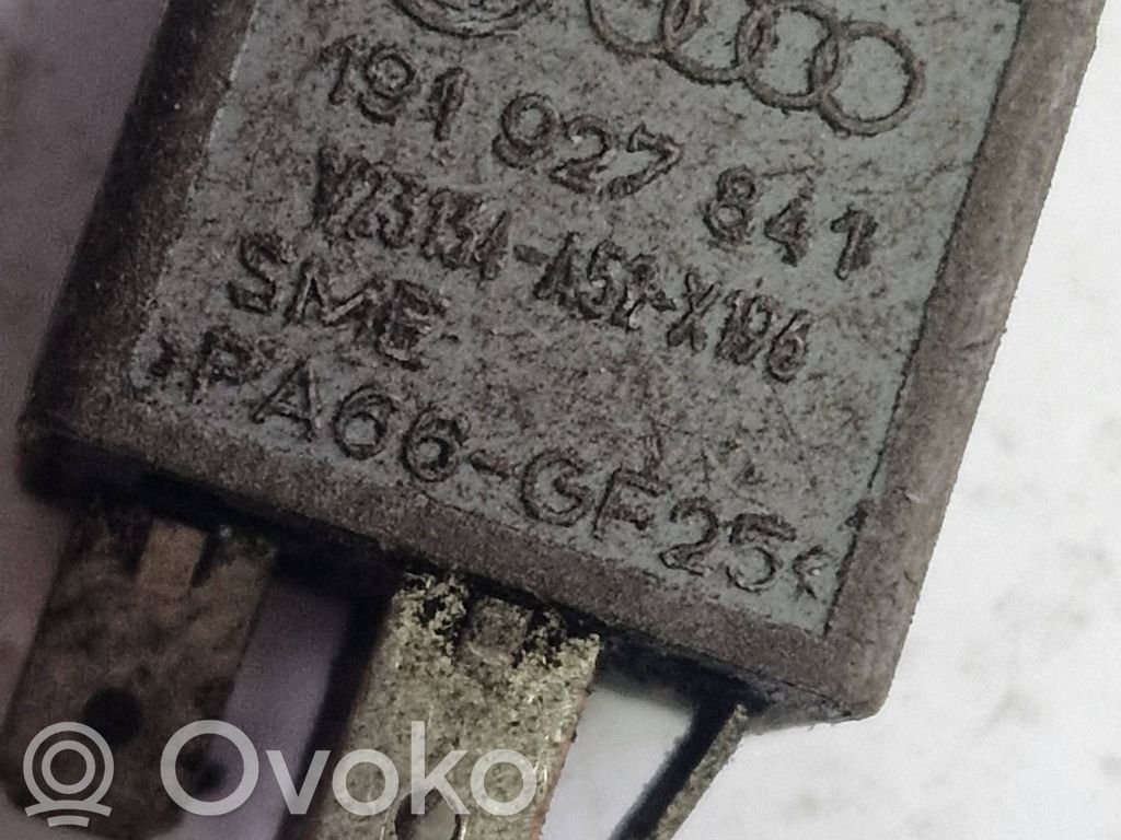 Audi A4 S4 B5 8D Muu rele 