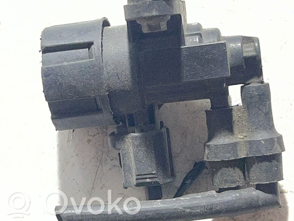 Ford Mondeo Mk III Vakuuma vārsts 