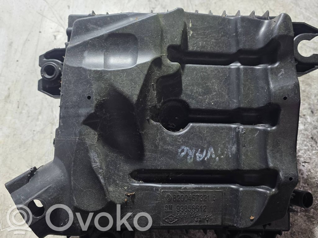 Opel Vivaro Air filter box 
