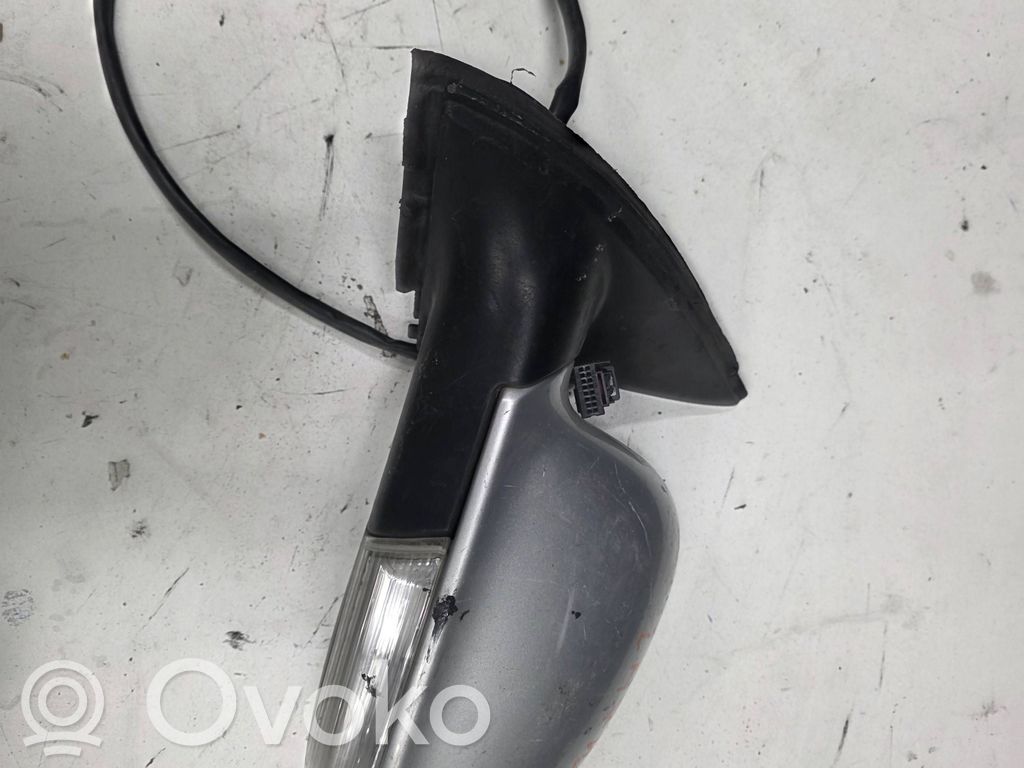Volkswagen Golf VI Front door electric wing mirror 