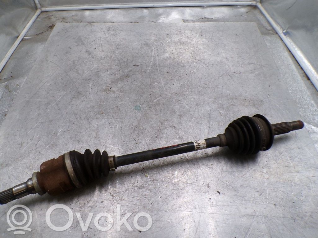 Toyota Yaris Półoś przednia 
